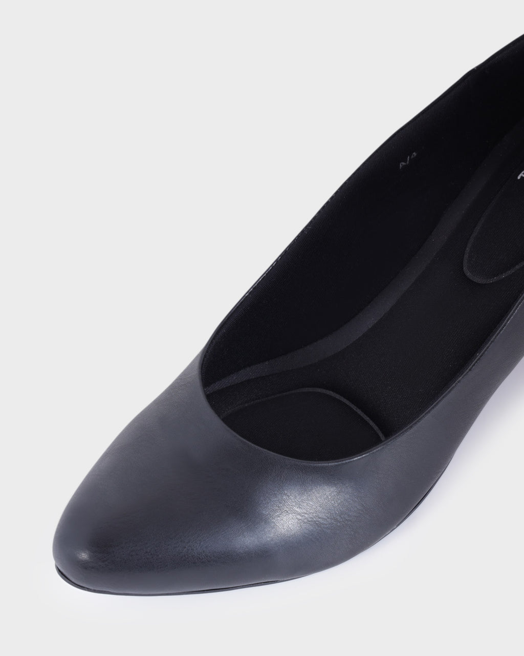Ingrid Round-toe Office Wear Block Heel Pumps photo 3 - Black