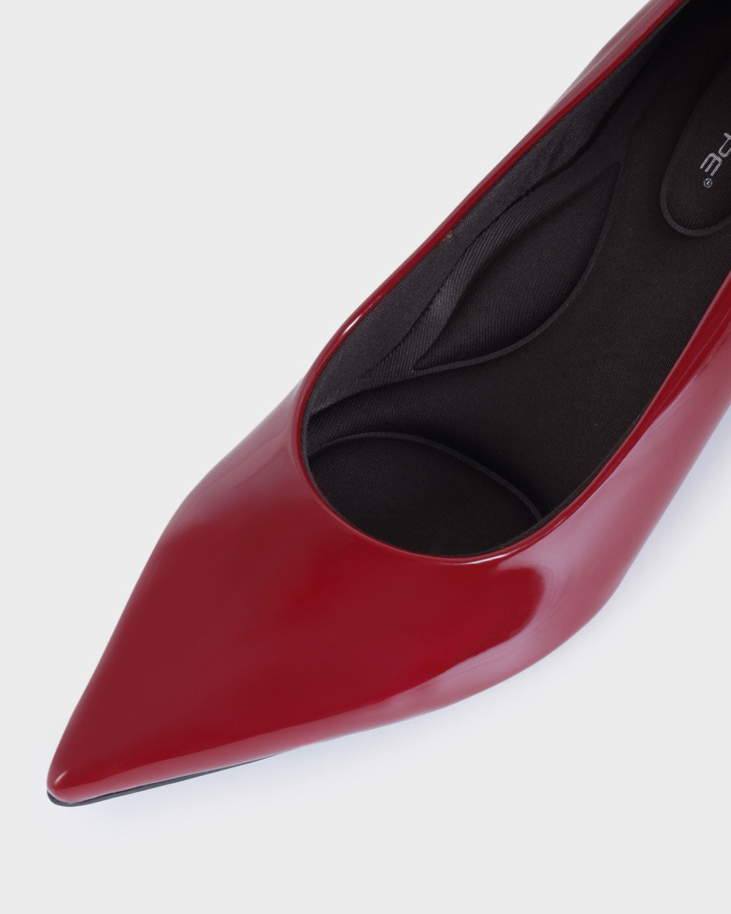 Reina Pointed-toe High Block Heels photo 3 - Maroon