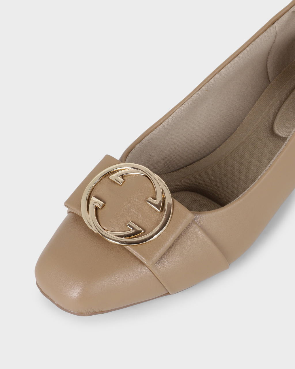 Scarlet Sovereign Square-toe Flat Bellies photo 3 - Beige