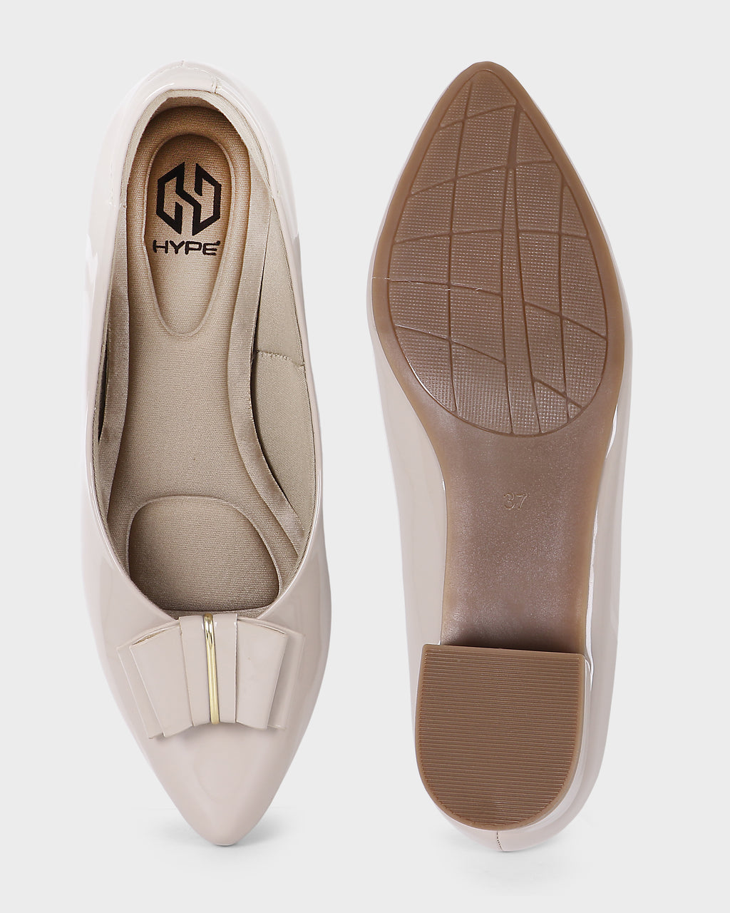 Rosette Bow Low Block Heel Pumps photo 2 - Beige
