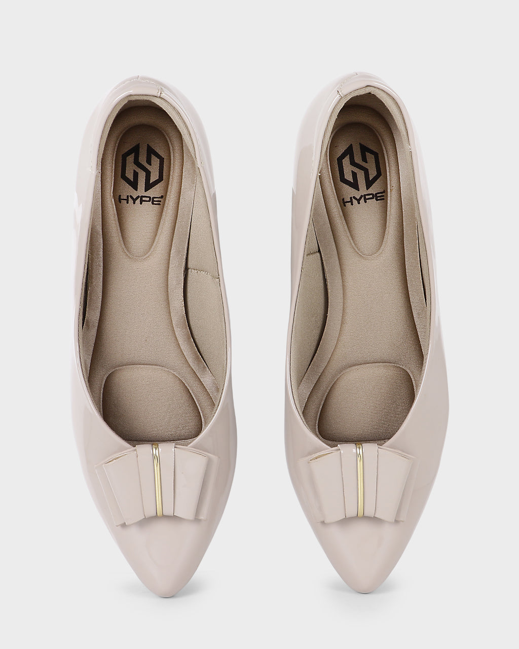 Rosette Bow Low Block Heel Pumps photo 1 - Beige