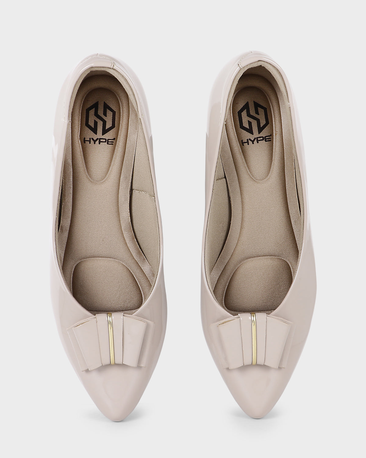 Rosette Bow Low Block Heel Pumps photo 1 - Beige